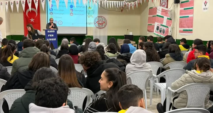 Kars’ta güvenli ve bilinçli internet kullanımı anlatıldı