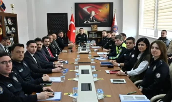 Kars’ta güvenlik zirvesi: Okul güvenliği ve 1 mayıs tedbirleri masaya yatırıldı