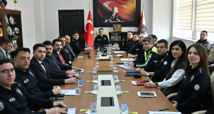 Kars’ta güvenlik zirvesi: Okul güvenliği ve 1 mayıs tedbirleri masaya yatırıldı