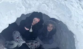 Kars’ta kar sanatı: Miniklerden mahalleye ıgloo sürprizi