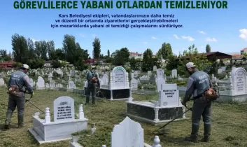 Kars’ta mezarlıklar yabani otlardan temizleniyor