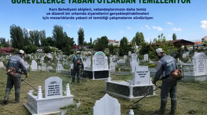 Kars’ta mezarlıklar yabani otlardan temizleniyor