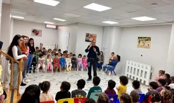 Kars’ta miniklere polislik tanıtıldı: Hem öğrendiler hem eğlendiler