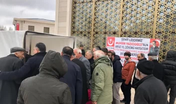 Kars’ta Muhsin Yazıcıoğlu hayrına 10 bin kişilik lokma dağıtıldı