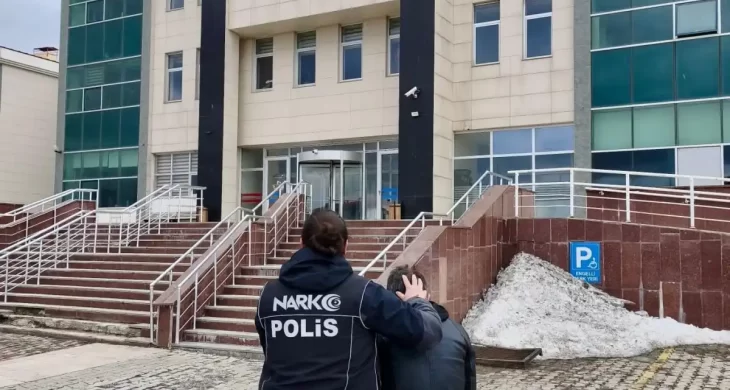 Kars’ta narkotik operasyonu: sokak satıcısına tutuklama