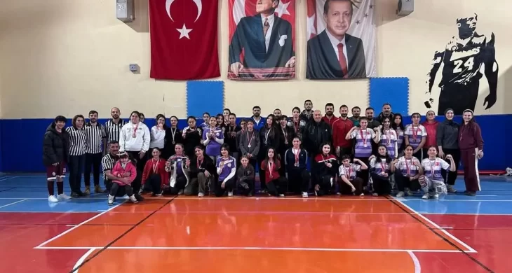 Kars’ta okul sporları bilek güreşi il müsabakaları tamamlandı