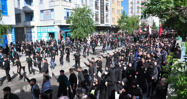 Kars’ta Hz.Hüseyin ve Kerbela iehitlerini anıldı