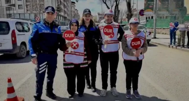 Kars’ta özel gereksinimli öğrencilerden polise hediye