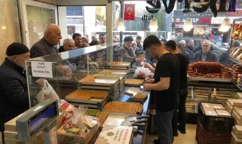 Kars’ta tatlıcılarda bayram yoğunluğu