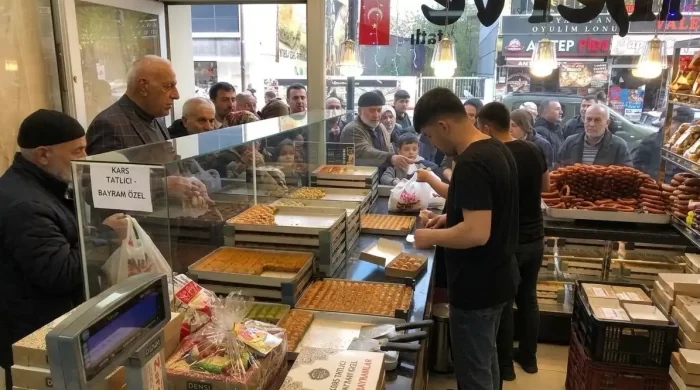 Kars’ta tatlıcılarda bayram yoğunluğu