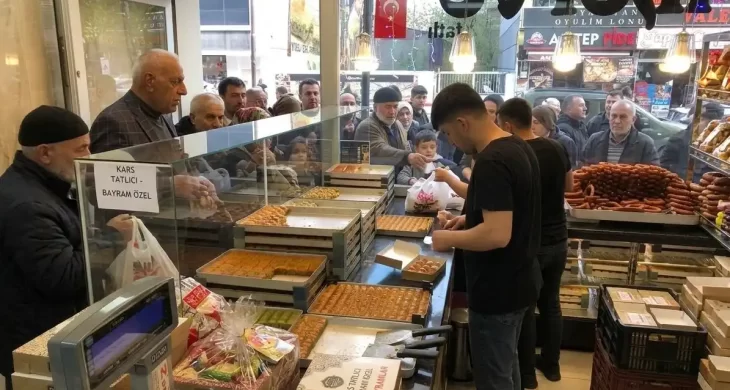 Kars’ta tatlıcılarda bayram yoğunluğu