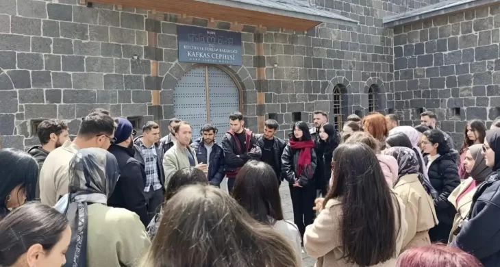 Kars’ta Turizm Haftası etkinlikleri: Üniversite öğrencileri tarihle buluştu