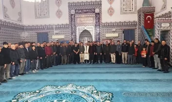 Kaş’ta Hafız öğrenciler teravih namazlarını kıldırıyor