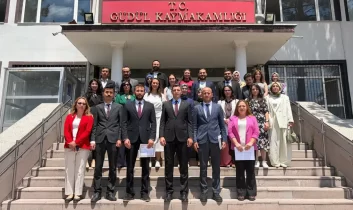 Kaymakam Naim Akar’dan öğretmenlere başarı belgesi