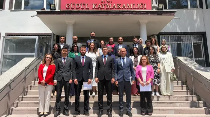 Kaymakam Naim Akar’dan öğretmenlere başarı belgesi