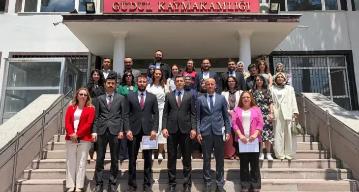 Kaymakam Naim Akar’dan öğretmenlere başarı belgesi