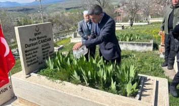 Kaymakam Akar’dan şehit polis memuru Dursun Candan’ın kabrine ziyaret