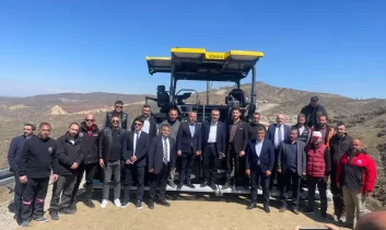 Kazmaca–Kalecik yolunda asfalt çalışmaları başladı