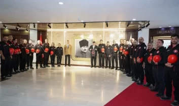 KEÇ-TİM Arama ve Kurtarma Ekibi’ne akreditasyon peçlerini Başkan Özarslan takdim etti