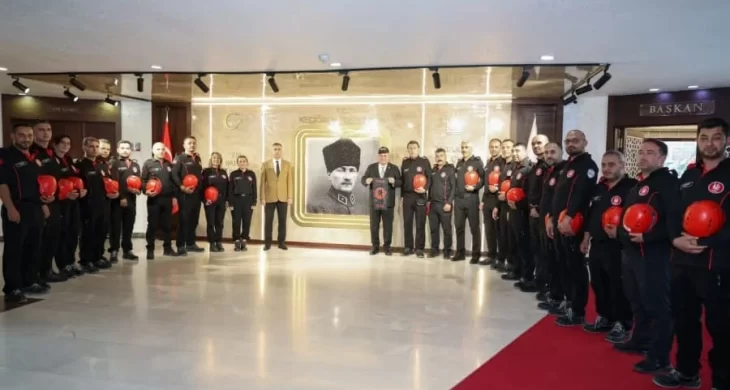 KEÇ-TİM Arama ve Kurtarma Ekibi’ne akreditasyon peçlerini Başkan Özarslan takdim etti
