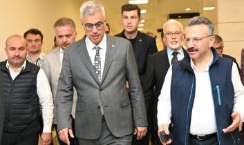 Bakan Memişoğlu’ndan yaralı orman işçisine hastane ziyareti