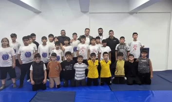 Kırıkkale’de öğrenciler güreşle spora kazandırılıyor