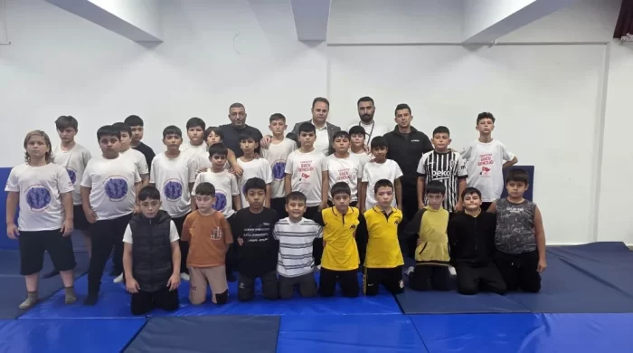 Kırıkkale’de öğrenciler güreşle spora kazandırılıyor