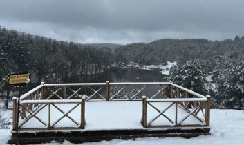 Kızılcahamam Karagöl Orman Parkı Mayıs’ta beyaza büründü