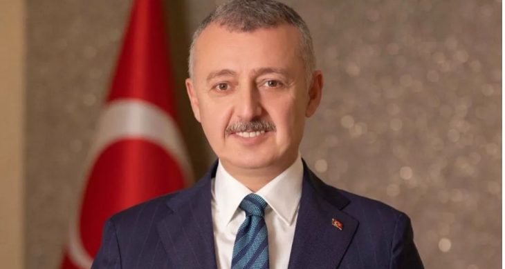 Kocaeli Belediye Başkanı Büyükakın okula yeni başlayan miniklere başarılar diledi