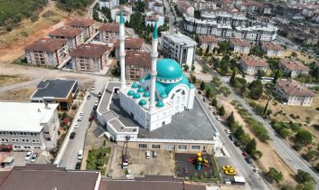 Kocaeli Belediyesi’nden cami çevrelerine estetik dokunuş