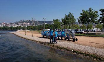 Kocaeli Büyükşehir Belediyesi sahilleri temiz tutmak için çalışıyor