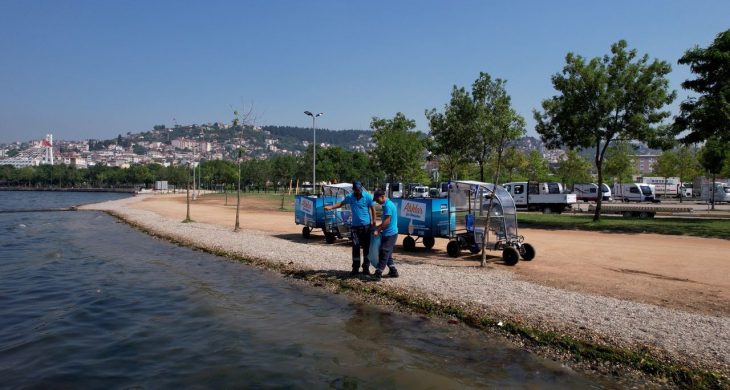 Kocaeli Büyükşehir Belediyesi sahilleri temiz tutmak için çalışıyor