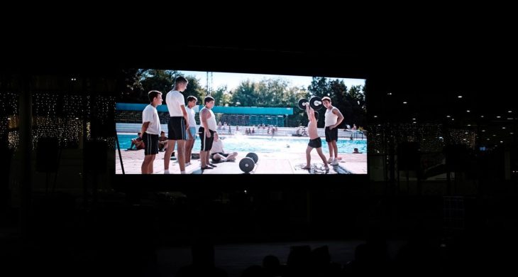 İzmit Milli İrade Meydanı’nda sinema keyfi