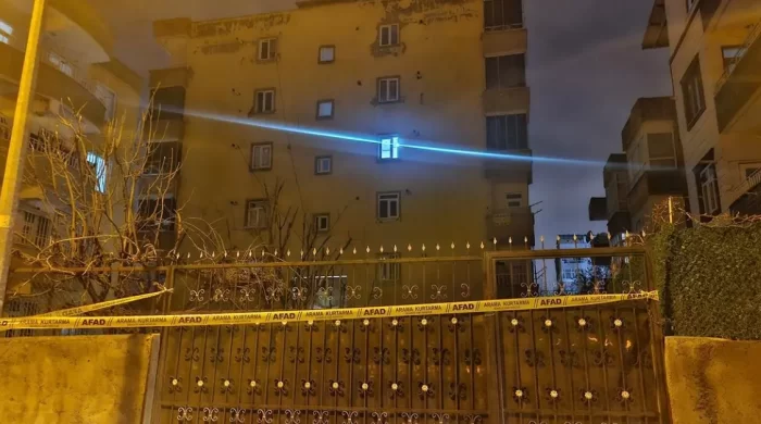 Kolonlardan ses geldi, 51 kişinin olduğu bina boşaltıldı