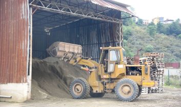 Belediye konkasör tesisi tam kapasite çalışıyor
