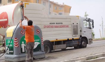 Çöp Konteynırları, Dezenfekte Ediliyor