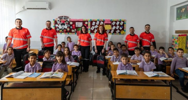Kullanım süresi dolan uçak koltukları okul çantasına dönüştü