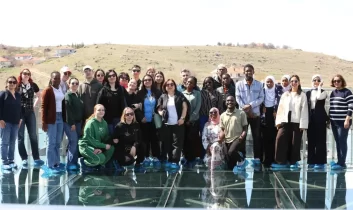 Kültürler Aksaray’da buluştu: Öğrenciler cam terasta ve tarihi güzelliklerde hayran kaldı