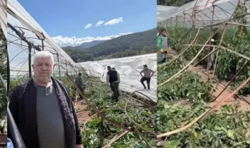 Kumluca’da hortum seraları vurdu