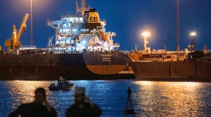 Küresel ticaret alarmda: Hürmüz Boğazı’nda 1900 gemi durdu