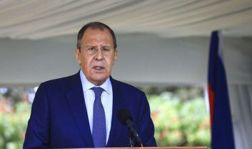 Lavrov: İstanbul’da 2022’de üzerinde mutabık kalınan güvenlik garantilerini destekliyoruz