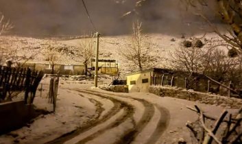 Feslikan yaylası beyaza büründü