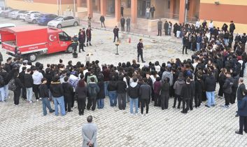 Isparta Belediyesi İtfaiye Müdürlüğü’nden öğrencilere yangın eğitimi