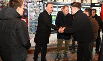 Vali Erin sahada yeni yılı kutladı