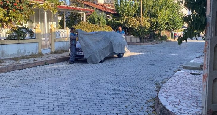 Temizlik çalışmalarında araçlara brandalı önlem