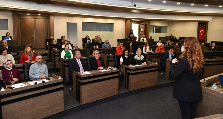 Isparta kadın girişimcilerden etkili konuşma ve diksiyon kursu