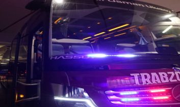 Trabzonspor takım otobüsüne Antalya’da taşlı saldırı