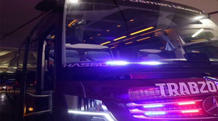 Trabzonspor takım otobüsüne Antalya’da taşlı saldırı