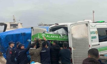 Alanya’da denizde erkek cesedi bulundu