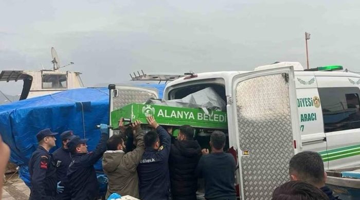 Alanya’da denizde erkek cesedi bulundu